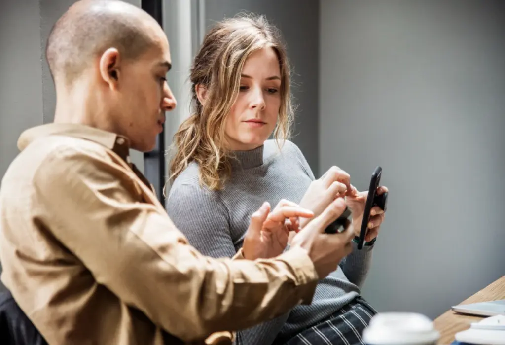 استفاده از ابزارهای بازارایابی برای لینکدین